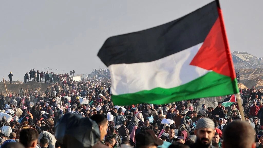 People walk from Gaza’s south into the north on 27 January 2025 (Omar al-Qattaa/AFP)