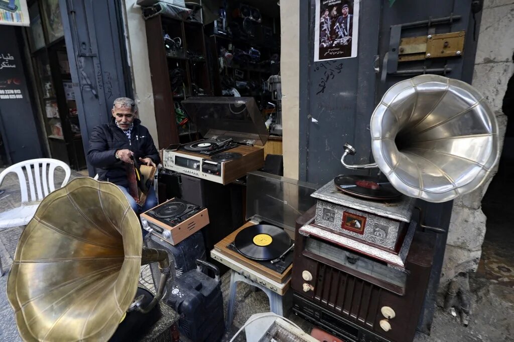 La passion de Jamal Hemmou pour la musique lui vient de sa famille dans laquelle « presque tout le monde est musicien » (AFP/Jaafar Ashtiyeh)