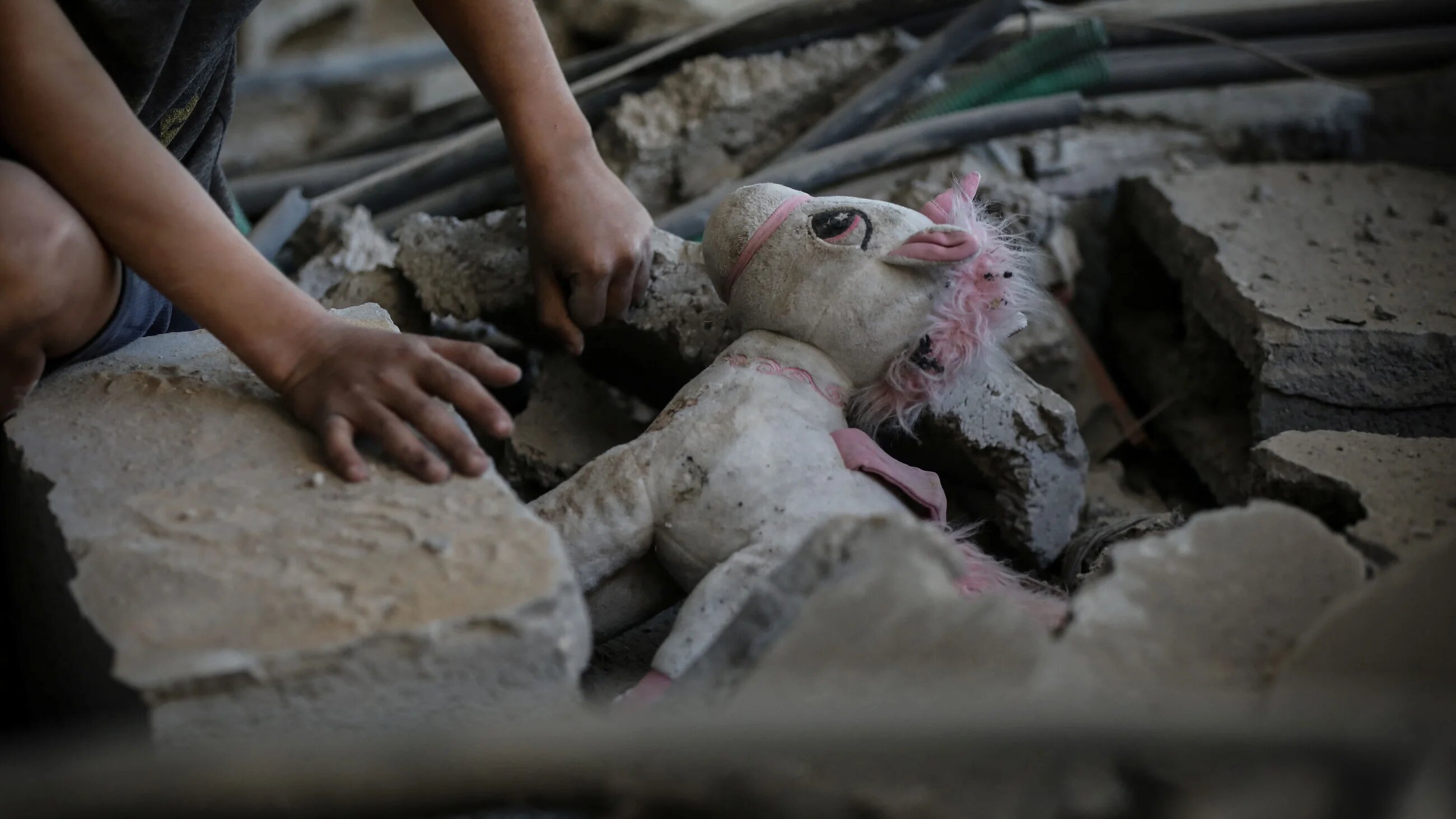 A Palestinian child returns to their home in Jabalia, northern Gaza Strip, which has been reduced to rubble on 30 January 2025 (Reuters/Dawoud Abu Alkas)