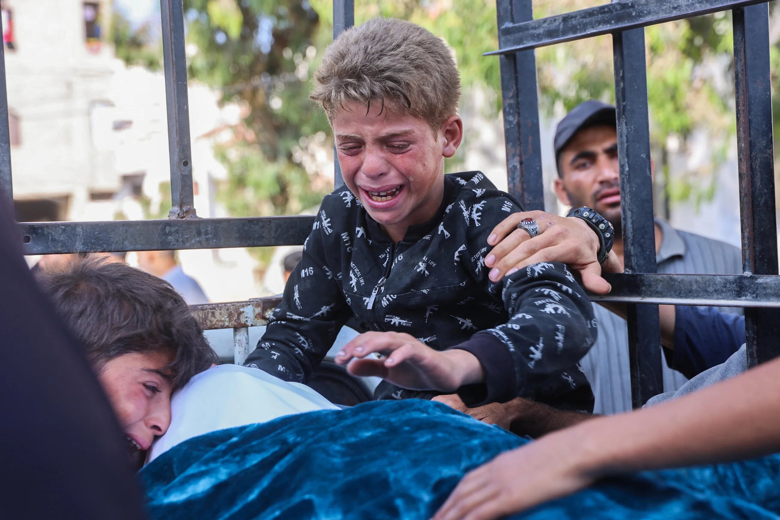 Palestinian children mourn those killed in Israeli shelling of civilians attempting to recieve food aid on 18 June, 2025 (AFP/Omar al-Qattaa)