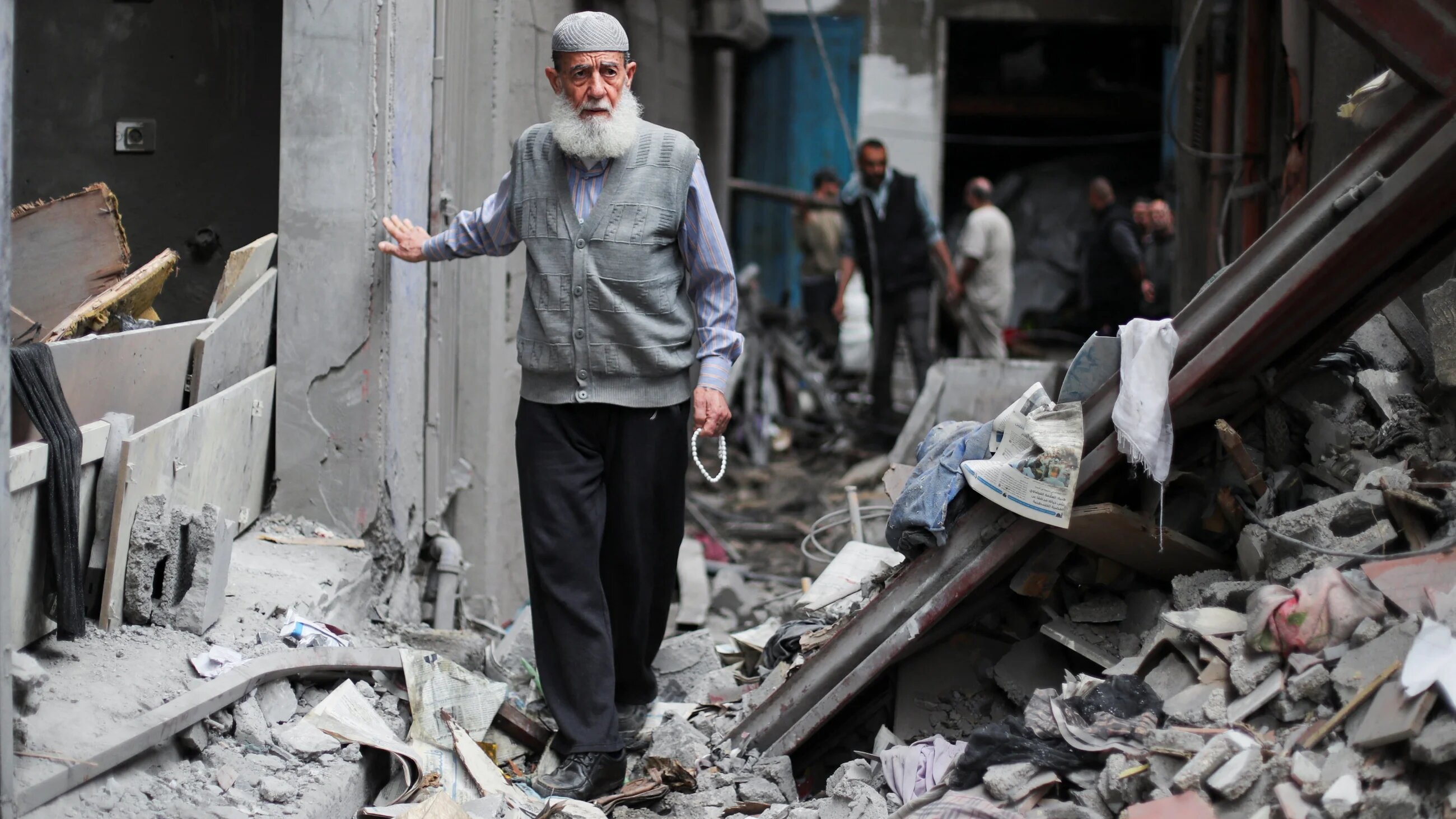 Palestinians inspect the site of an Israeli air strike at the Shati refugee camp in Gaza City, 9 May, 2026 (Dawoud Abu Alkas/Reuters)