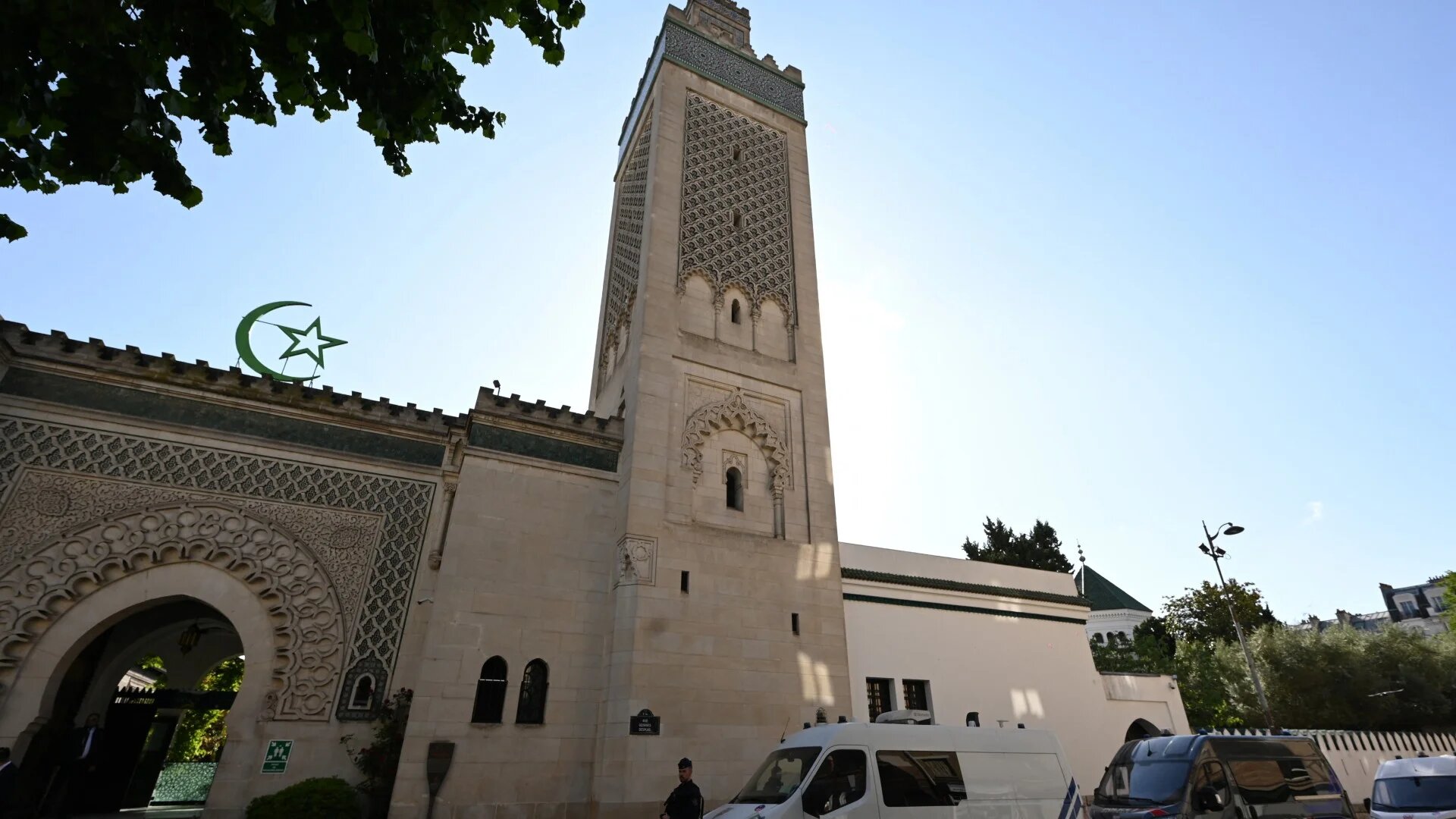 French police officers stand guard in front of the the Grand Mosque of Paris on 5 May 2025 (AFP/Bertrand Guay)