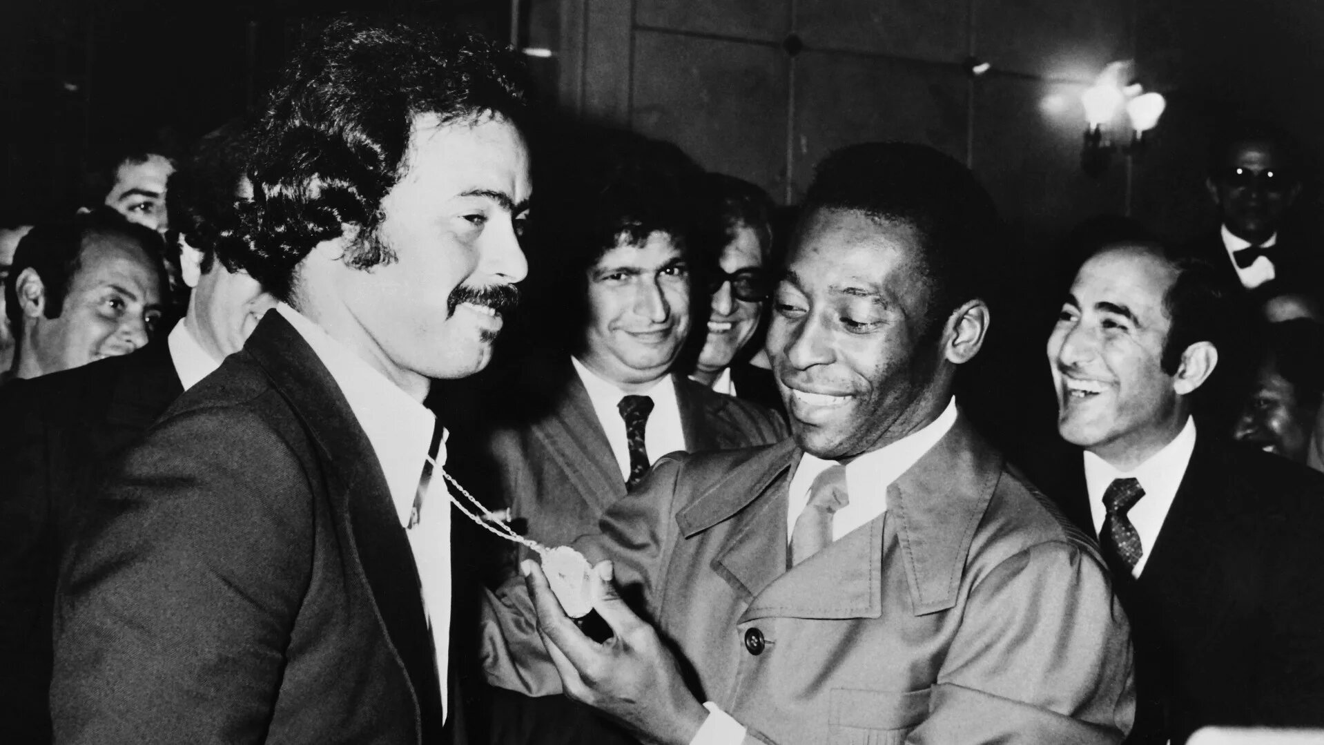 Brazilian footballer Pele decorates Moroccan national team player Mohammed Mahroufi on 4 April 1975 in Rabat (AFP)