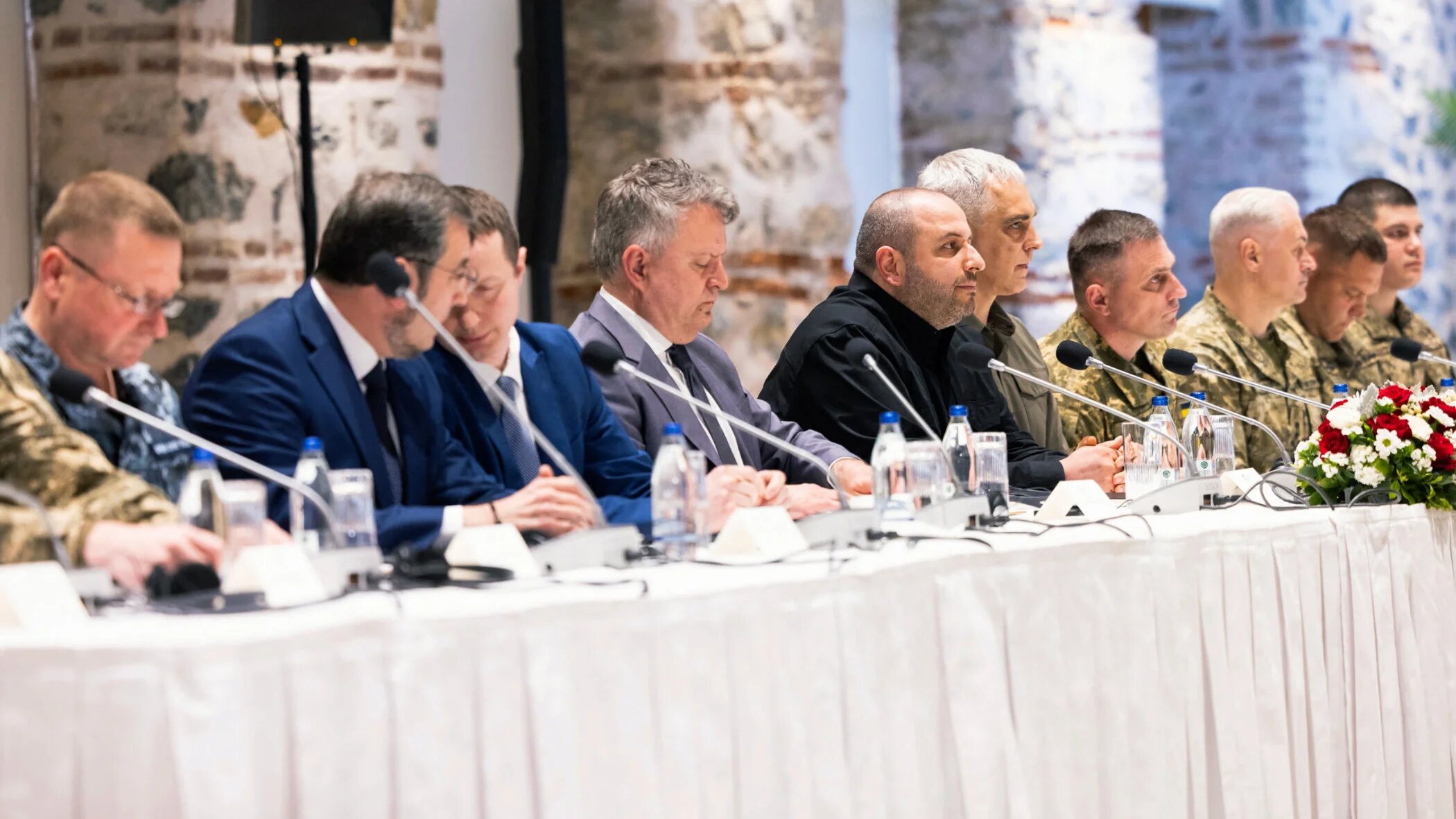 Ukrainian delegation Defence minister, Rustem Umerov (6th R), First Deputy Minister of Foreign Affairs, Serhii Kyslytsia (7th R) attending a meeting for Ukraine-Russia peace talks at the Turkish Presidential office Dolmabahce, in Istanbul May 16, 2025 (Turkish foreign ministry)/AFP)