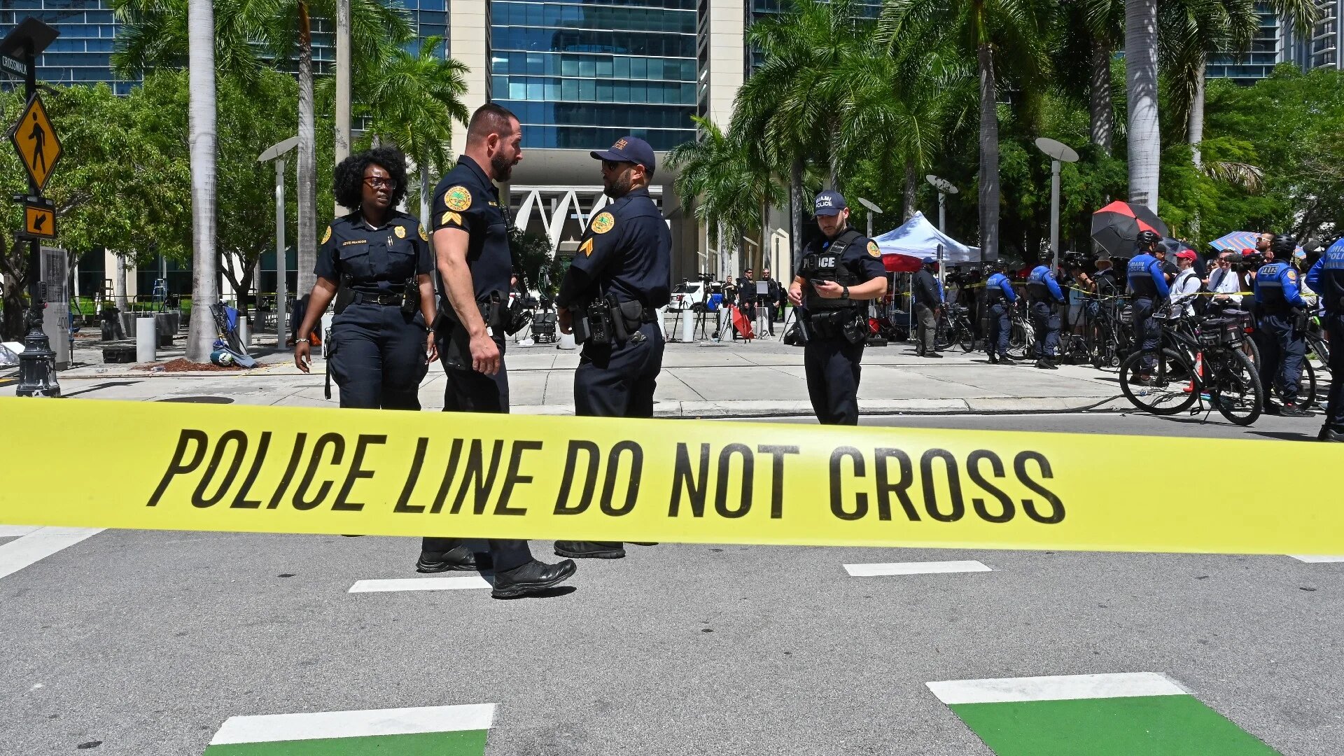 Police Officers clear an area in front of the Wilkie D. Ferguson Jr. United States Courthouse in Miami, Florida on 13 June 2023 (AFP/Giorgio Viera/File photo)