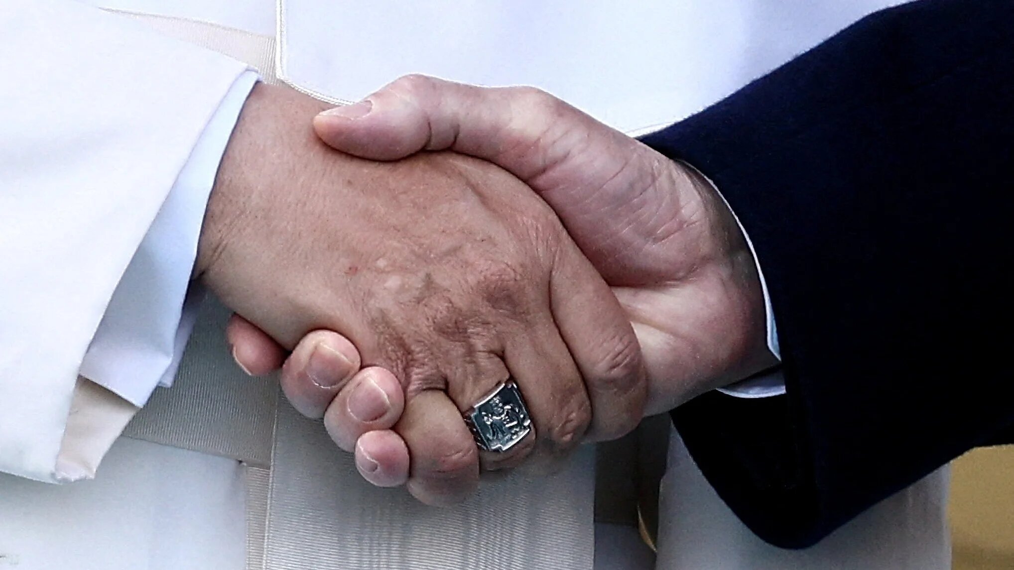 Pope Leo XIV shakes hands with Turkish President Recep Tayyip Erdogan in Ankara, 27 November 2025 (Reuters/Yara Nardi)