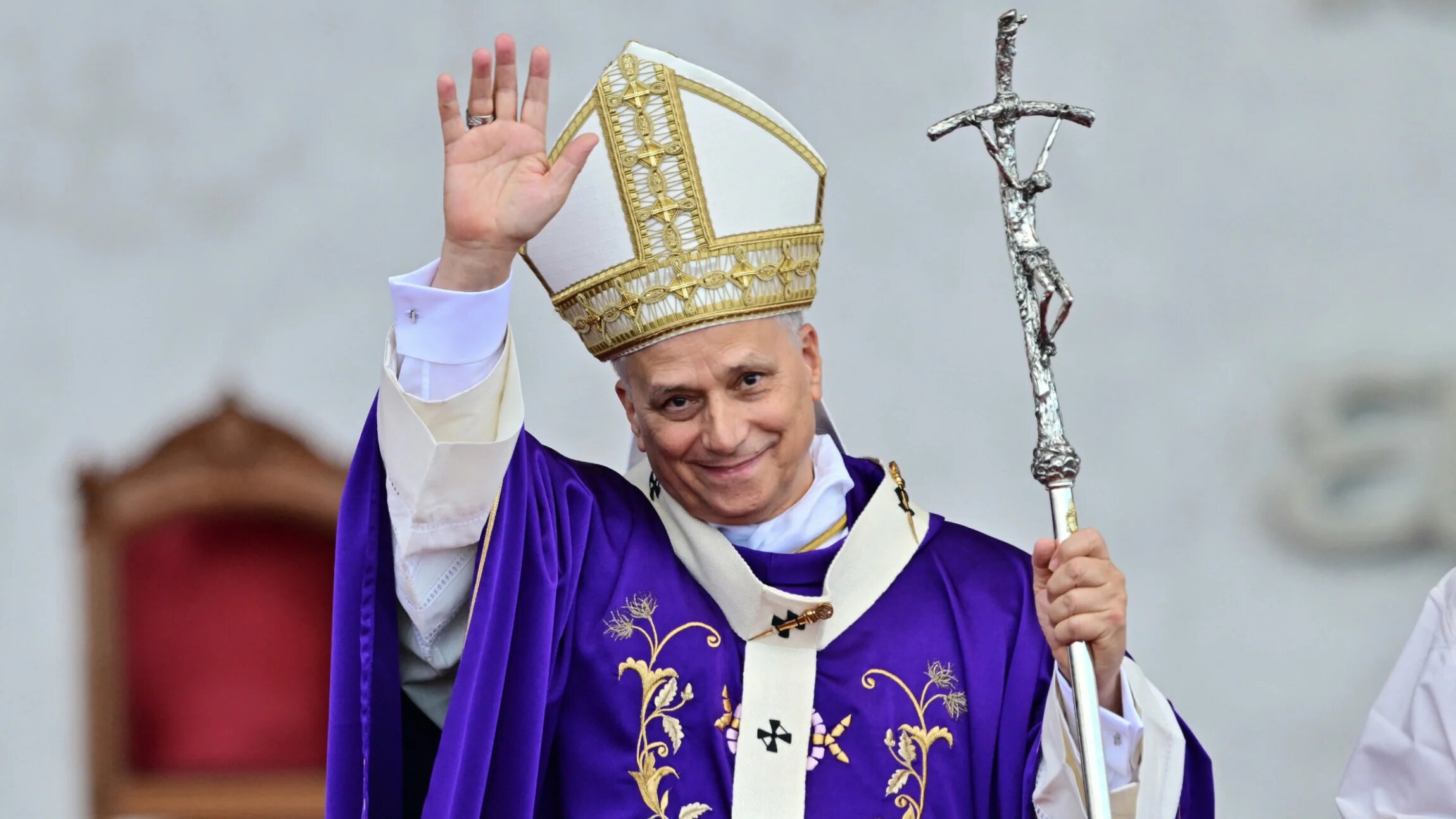 Pope Leo XIV waves to the crowd during a Holy Mass at the waterfront, during his first apostolic journey, in Beirut, 2 December 2025 (Giuseppe Cacace/AFP) 