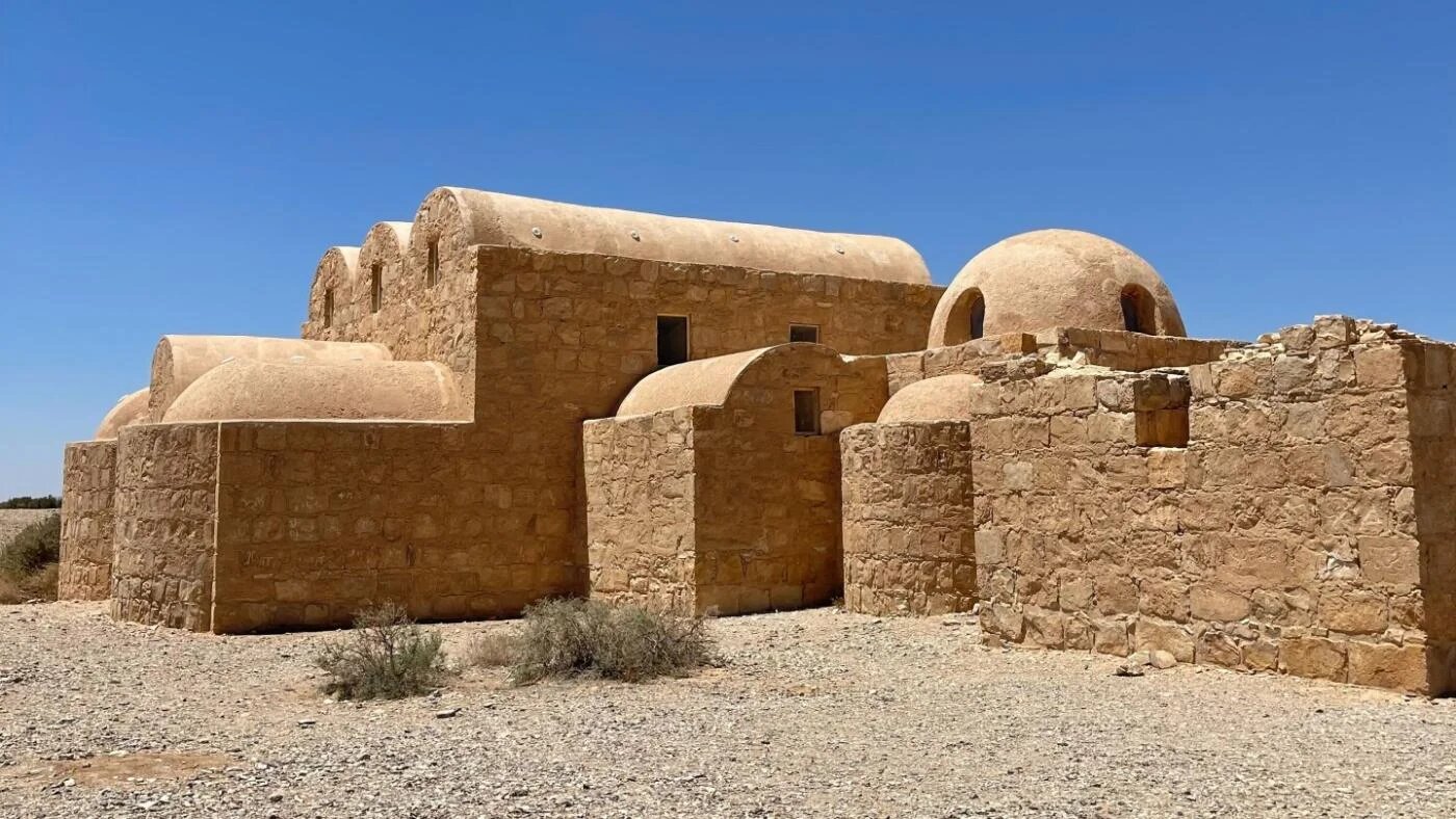 Qasr Amra a été inscrit au patrimoine mondial de l’UNESCO en raison de ses peintures murales représentant certains des premiers exemples d’art islamique (MEE/Rayhan Uddin)