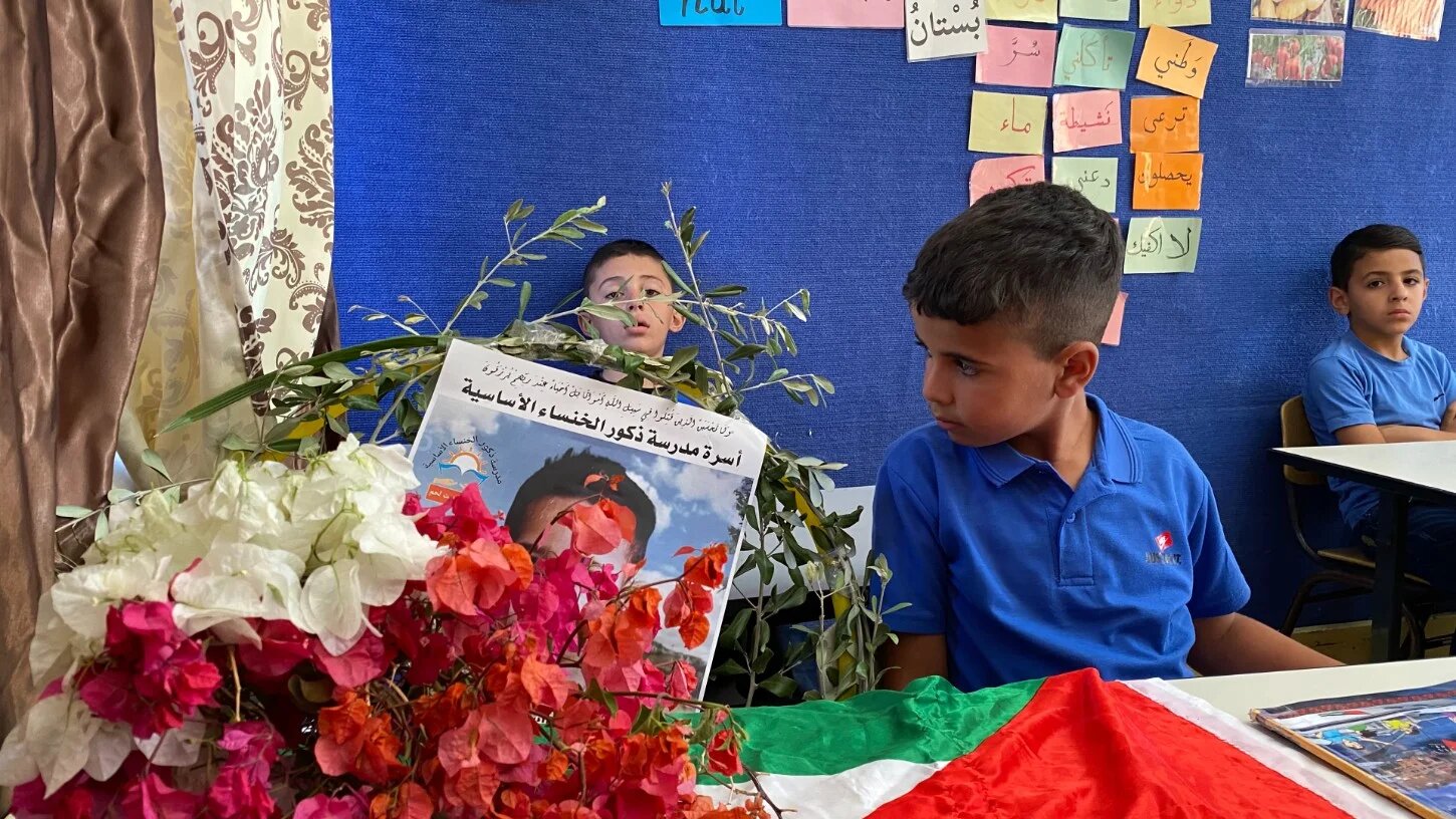 Hommages à Rayyan Sulaiman dans sa salle de classe (MEE/Shatha Hammad)