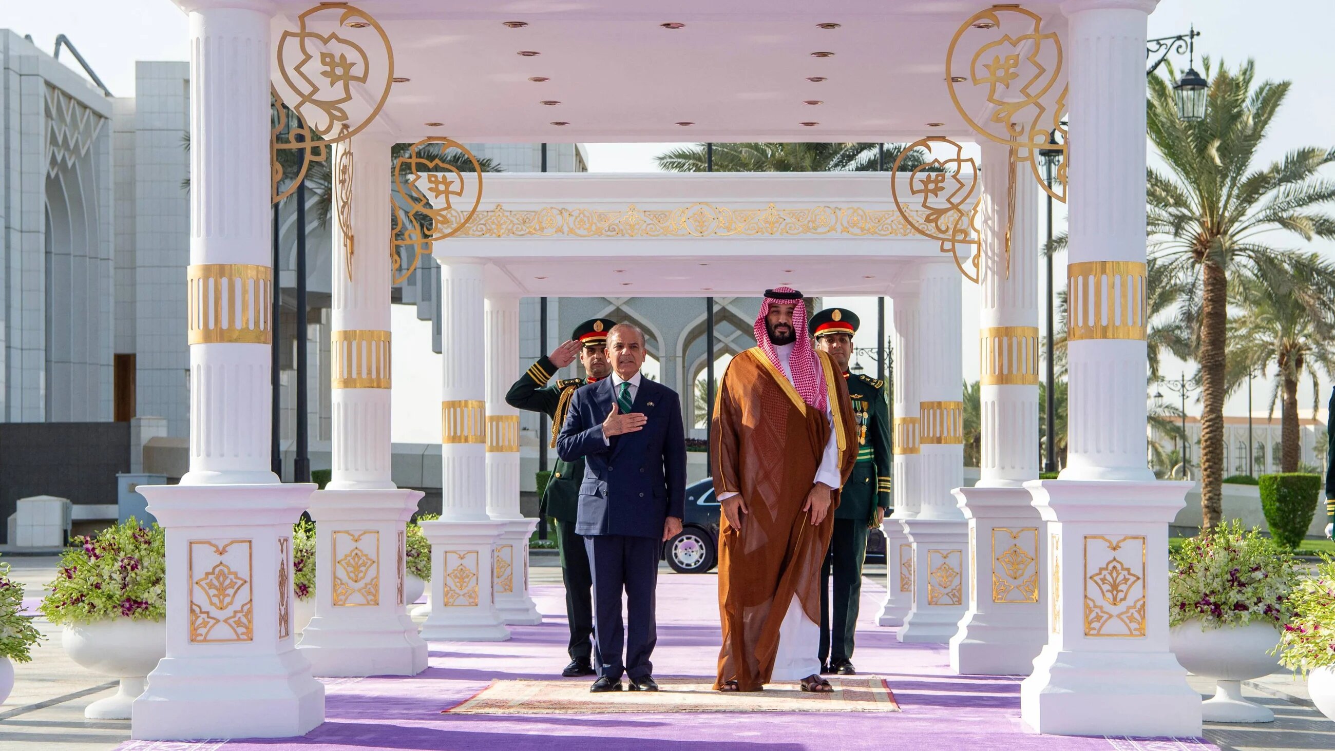  Saudi Arabia's Crown Prince Mohammed bin Salman (right) welcomes Pakistan’s Prime Minister Shehbaz Sharif (left) ahead of a meeting in Riyadh on 17 September 2025 (AFP/SPA)