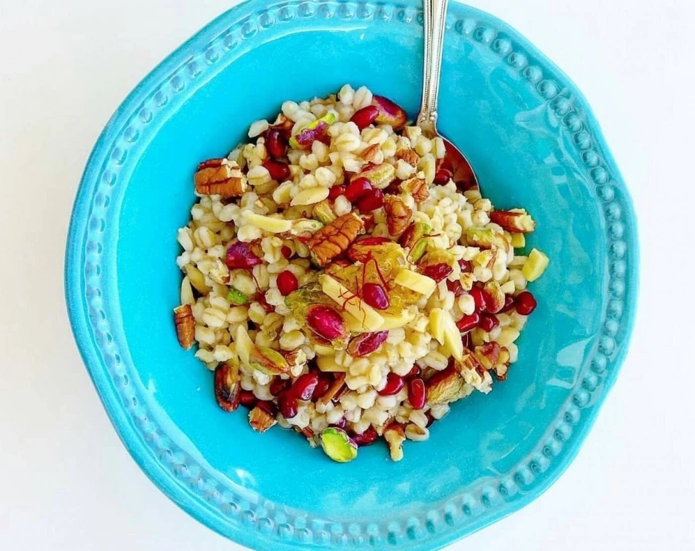 Non seulement les noix vous apportent beaucoup d’énergie, mais elles sont aussi simples à préparer (@bateekh.w.jebneh)