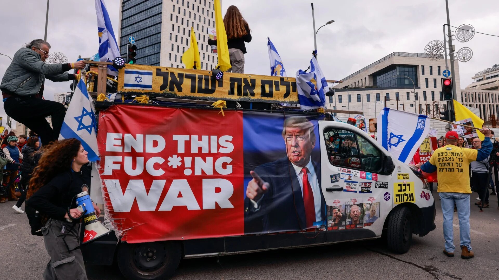 Supporters of Israeli captives at a rally calling to complete the exchange deal with Hamas, in front of the prime minister's office in Jerusalem on 11 February (Menahem Kahana/AFP)