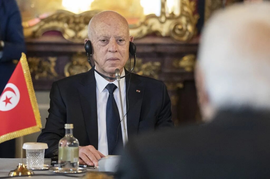 « Dans cette décentralisation, le pouvoir central gardera, via les fonctionnaires présents dans chaque conseil, une sorte de droit de veto sur les décisions qui lui déplaisent » – Hatem Nafti (AFP)