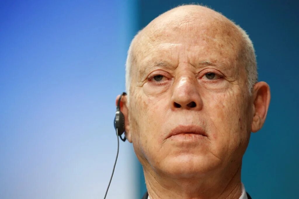 Selon Hatem Nafti, Kais Saied, « qui voit du complot partout, pense vraiment qu’il est une sorte de prophète qu’il va révolutionner le monde et libérer la Tunisie » (AFP/Johanna Geron)