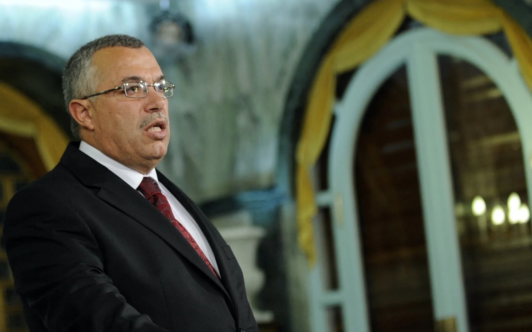 Le dirigeant d’Ennahdha, Noureddine Bhiri, 64 ans, a été arrêté et « emmené vers un lieu inconnu » lors d’une descente de police à laquelle ont participé une centaine d’agents (AFP/Fethi Belaïd)