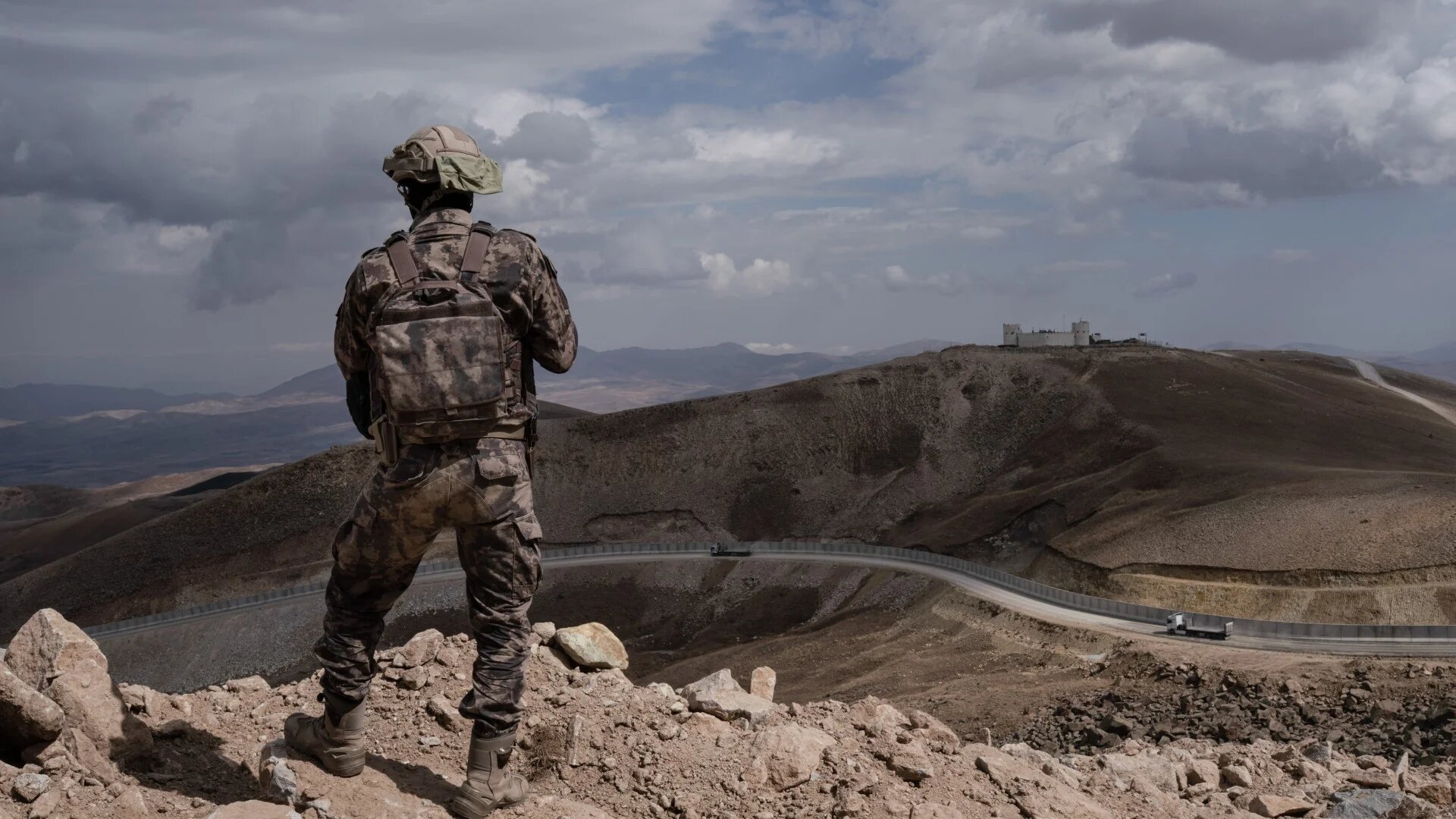 A Turkish soldier stands alert along the Iranian-Turkish border near Chaldiran village, east Turkey (Alba Cambeiro/SOPA Images/Sipa USA via Reuters)