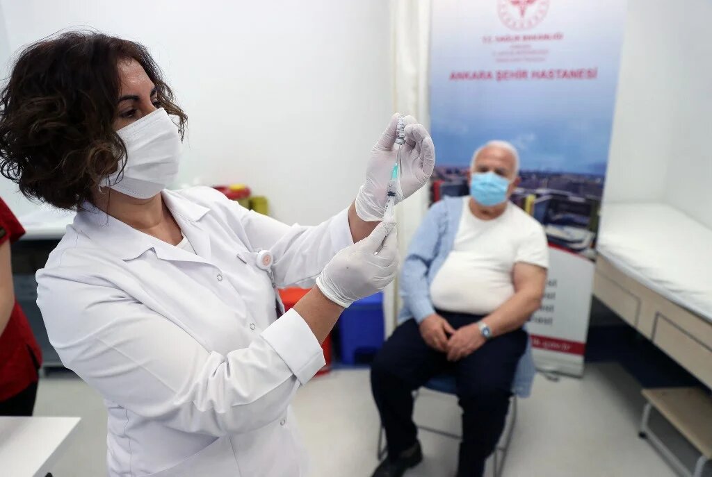 Total daily Covid-19 cases in Turkey dropped to just over 37,000 on Monday.