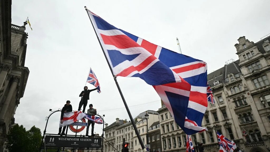 Participants and supporters of the far-right Unite the Kingdom march are pictured in London on 16 May 2026 (Justin Tallis/AFP)