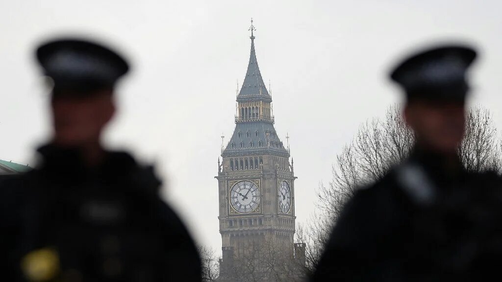 Police stand near the Houses of Parliament in central London in March 2017 (Daniel Leal/AFP)