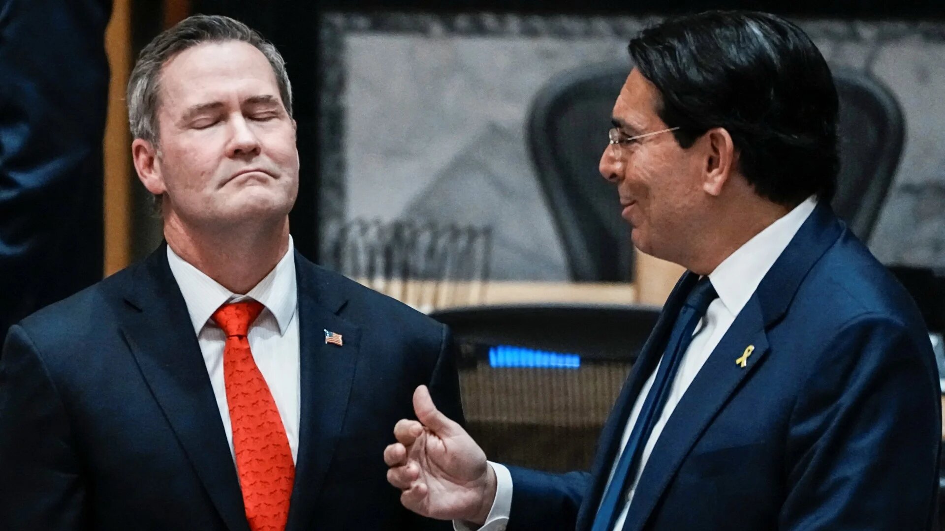 U.S Ambassador to UN Michael Waltz speaks with Israel's Ambassador Danny Danon before a meeting of the Security Council to vote on the Gaza resolution, 17 November 2025 (Reuters/Eduardo Munoz)