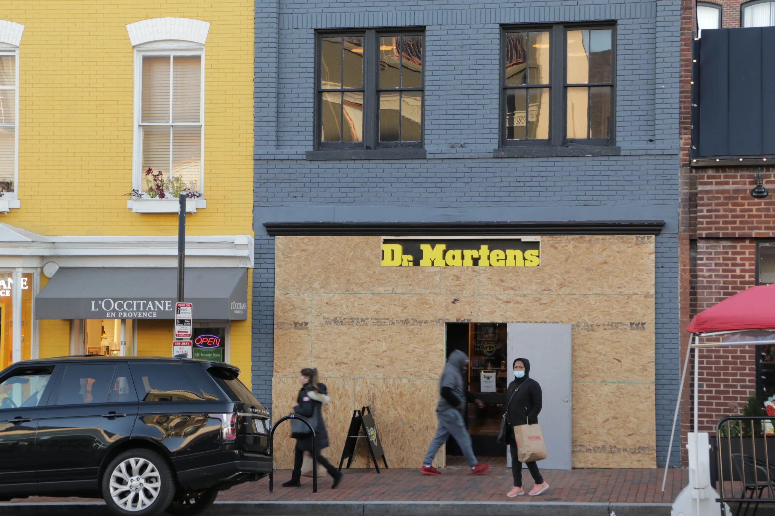 All across the capital of Washington, businesses, restaurants, and stores were boarding up their windows and doors.