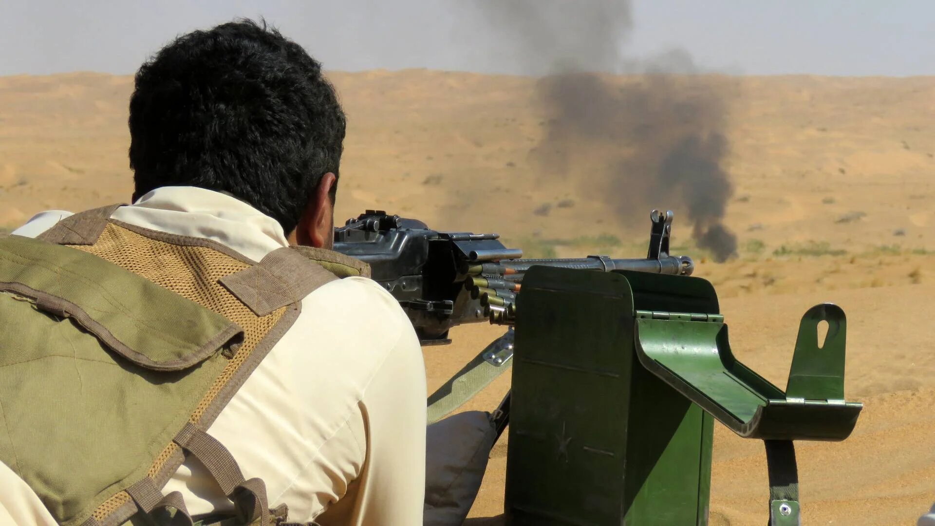 A Yemeni pro-government fighter is pictured during fighting with Houthi rebels on the south frontline of Marib on 10 November 2021.