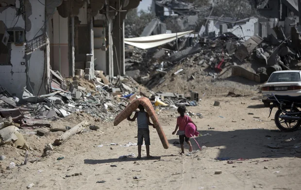 Two children salvage what they can (AFP)