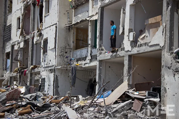 A man surveys what is left of his home in Beit Lahia (MEE / Anne Paq) 