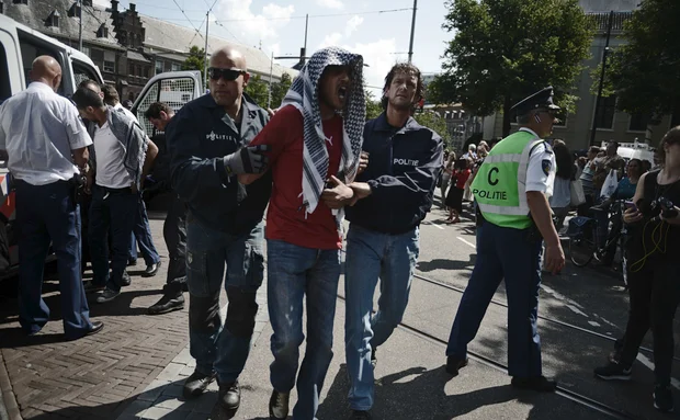 Pro-Palestine protests in The Hague (MEE / Jonathan Rashad) 