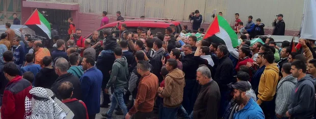 Funeral procession led from hospital to Sharif’s house and on to Hebron Martyrs Cemetery (MEE/Anas Abu Rmeilah)