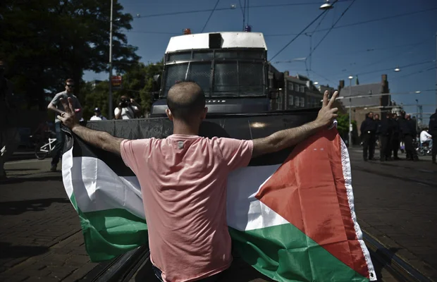 Pro-Palestine protests in The Hague (MEE / Jonathan Rashad) 