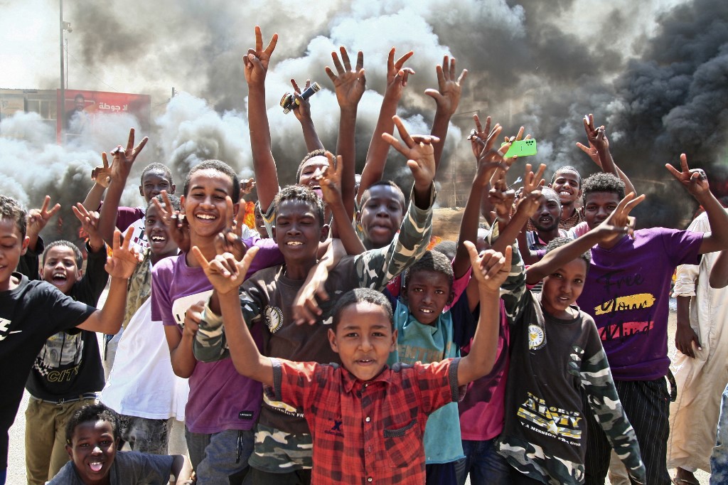 Sudanese youths protest the coup in Khartoum on 26 October 2021 (AFP)