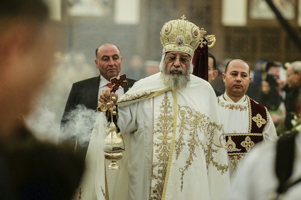 Le patriarche d’Alexandrie Théodore&nbsp;II dirige la messe en la cathédrale de la Nativité du Christ dans la capitale administrative égyptienne, le 6&nbsp;janvier&nbsp;2019 (AFP)