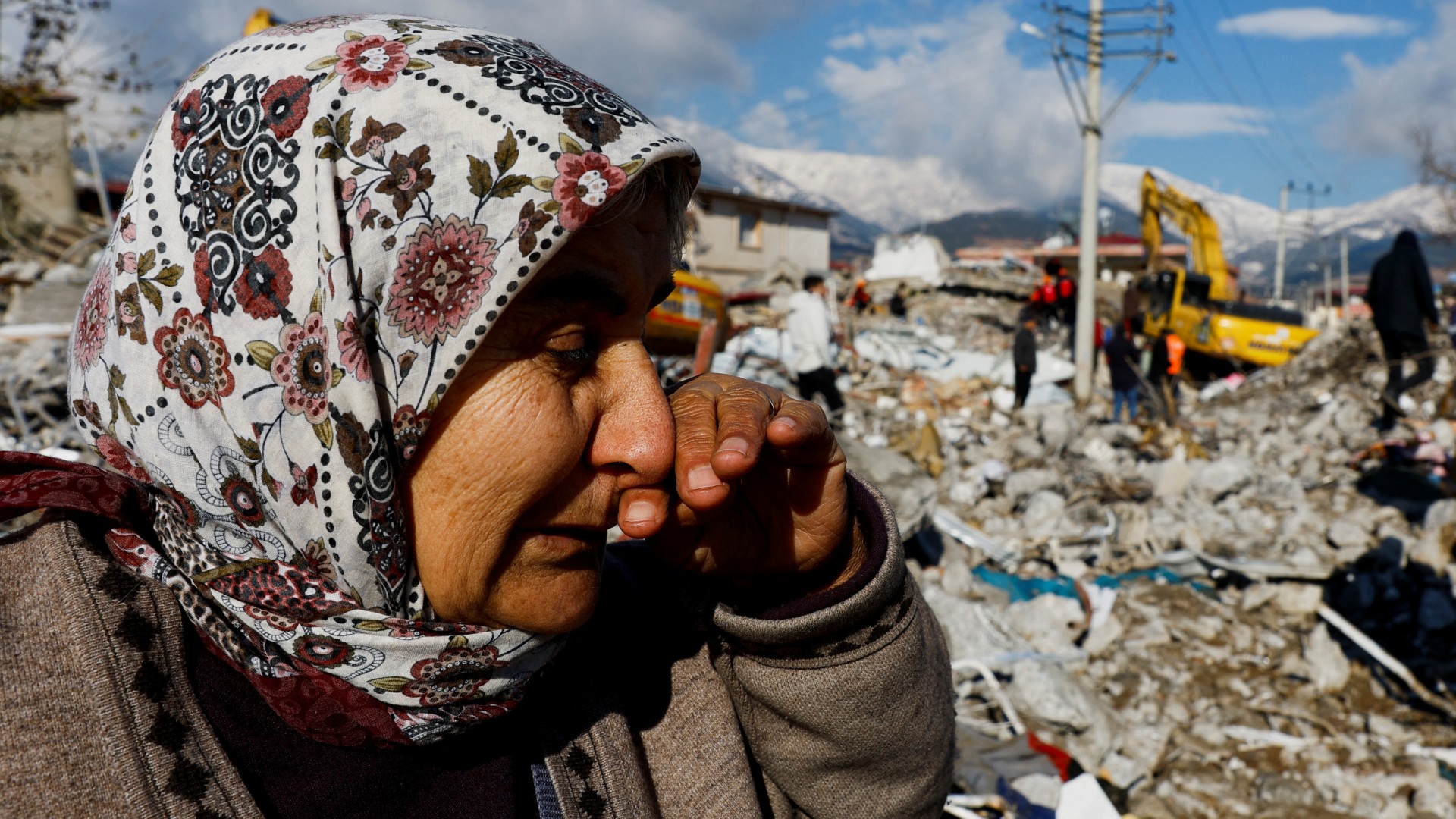 turkey earthquake woman
