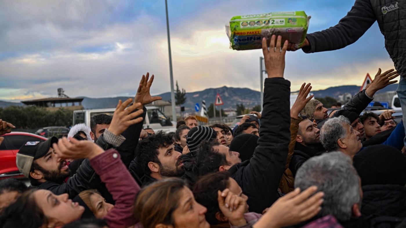 survivors collect supplies turkey hatay