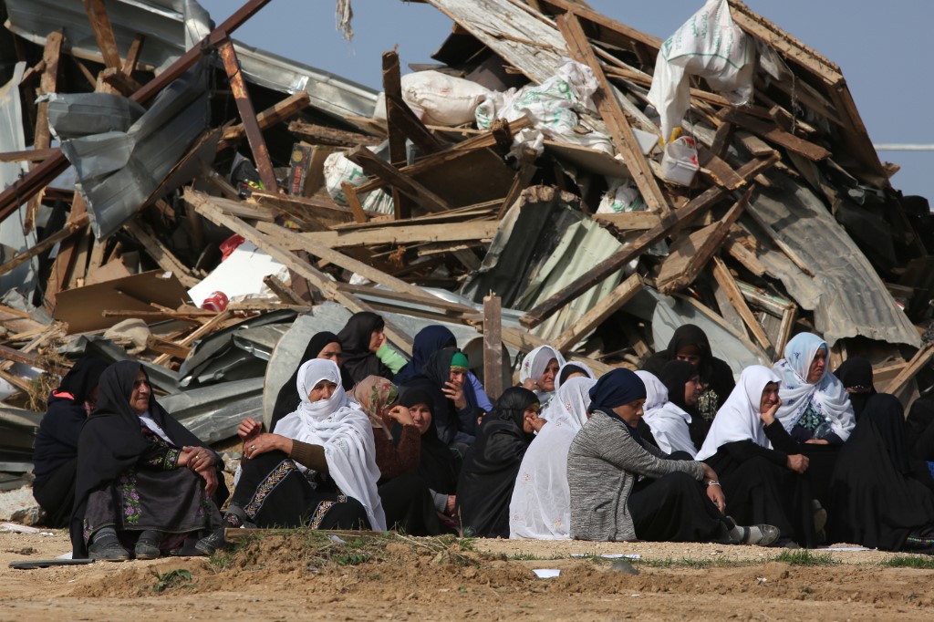 Bedouins react to the destruction of homes in Umm al-Hiran in January 2017 (AFP)