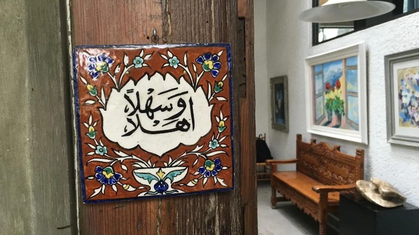 mee sign arabic mexico 