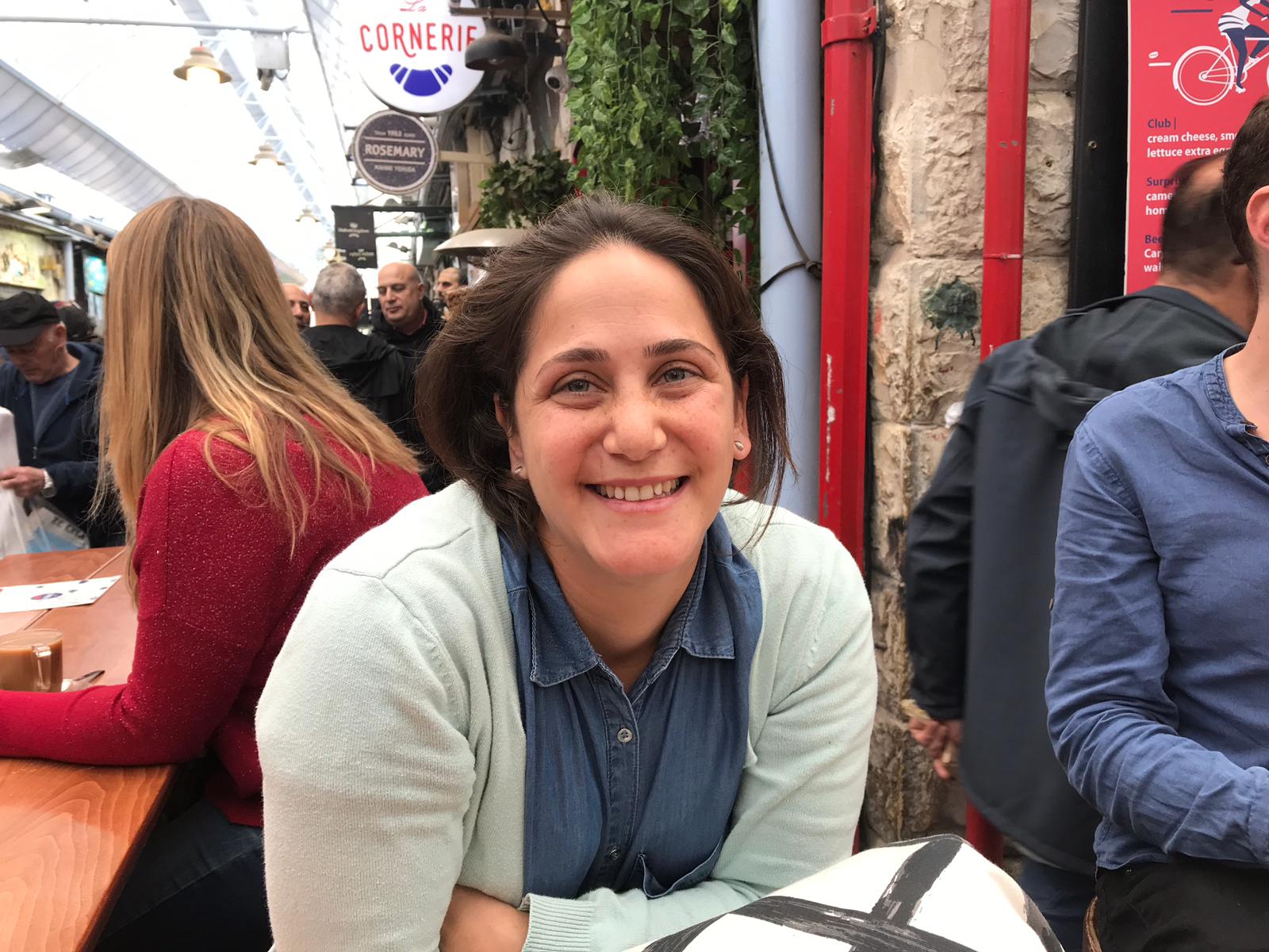 Tamar Rate-Etzyon, colon israélien, au marché de Mahane Yehuda de Jérusalem-Ouest (MEE)