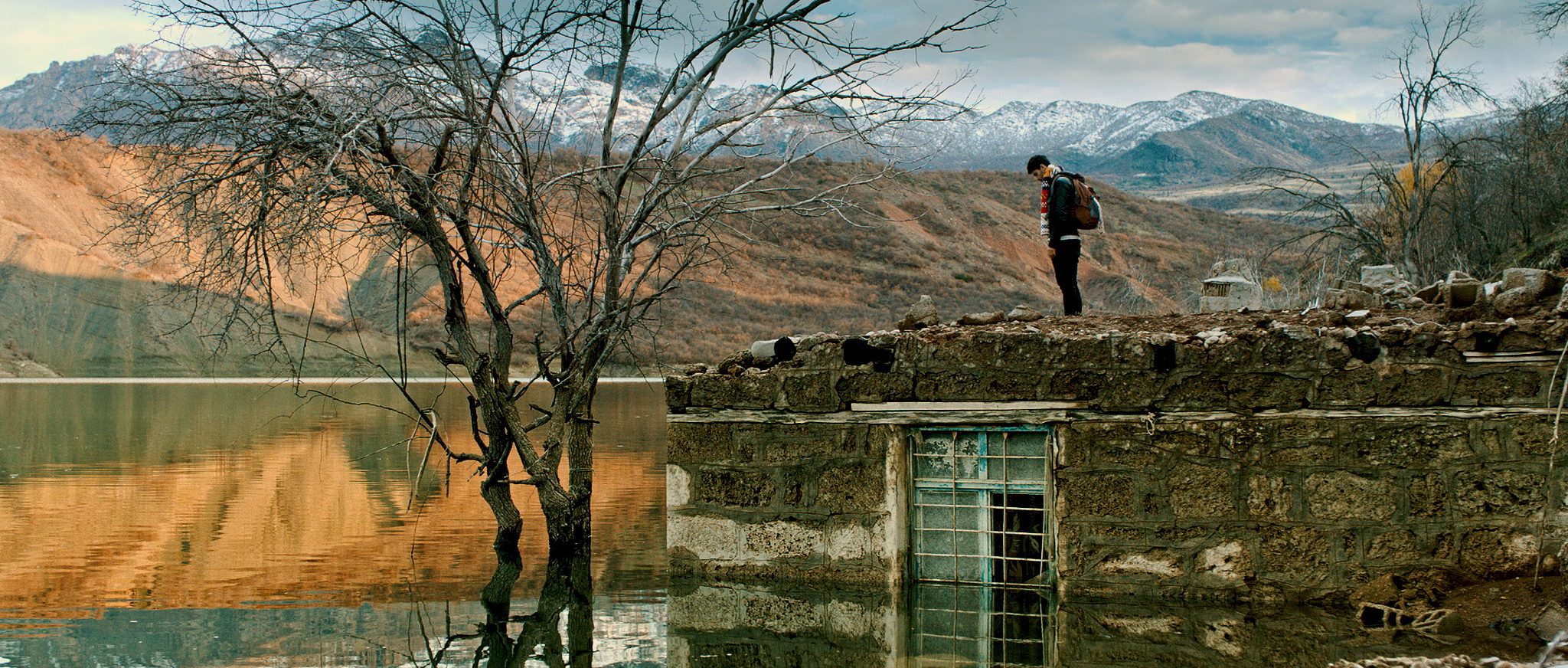 Zer tells the story of a massacre in 1938 of Kurds